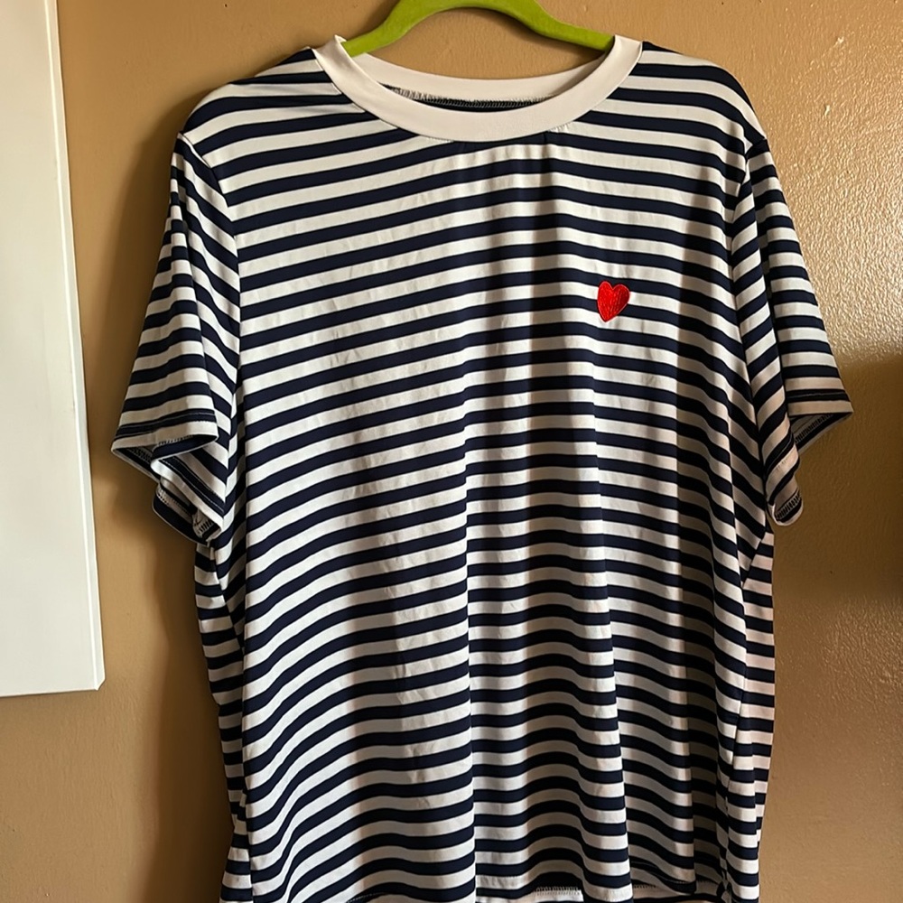Heart shape strip t-shirt